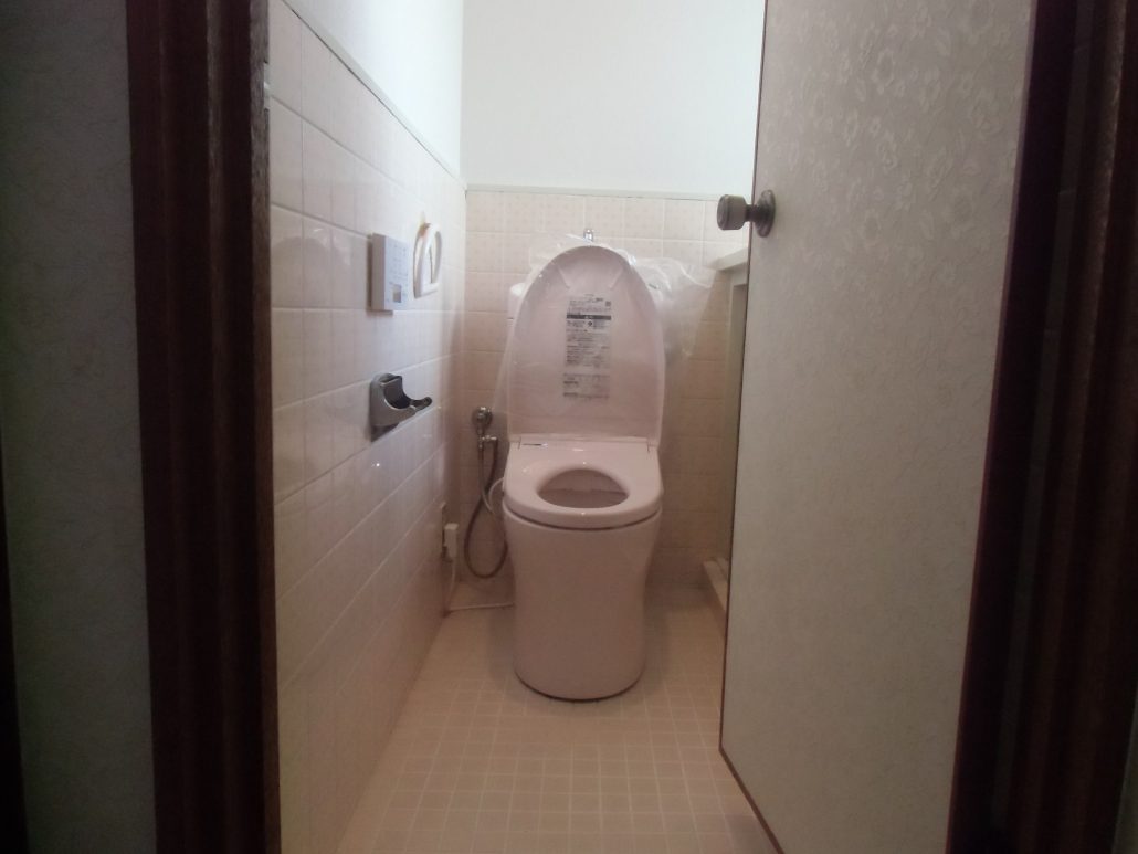 香芝市 葛城市トイレ工事 内装クロス張替え 木部塗装 Totoトイレ